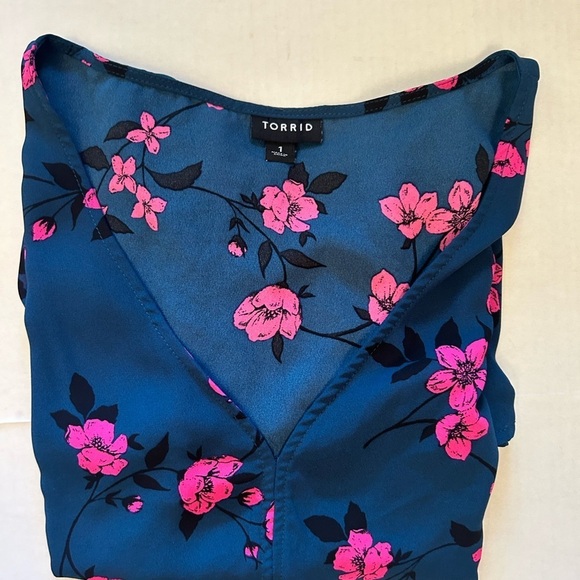 Torrid Vibrant Floral print V-Neck blouse top Sz-1. D10 - Picture 6 of 8
